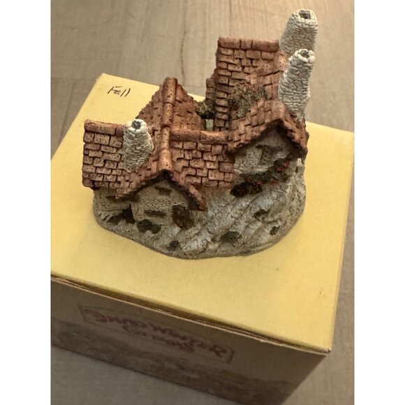 David Winter Cottages Green Dragon Pub 1983 Hand-Painted Collectible - Picture 5 of 9